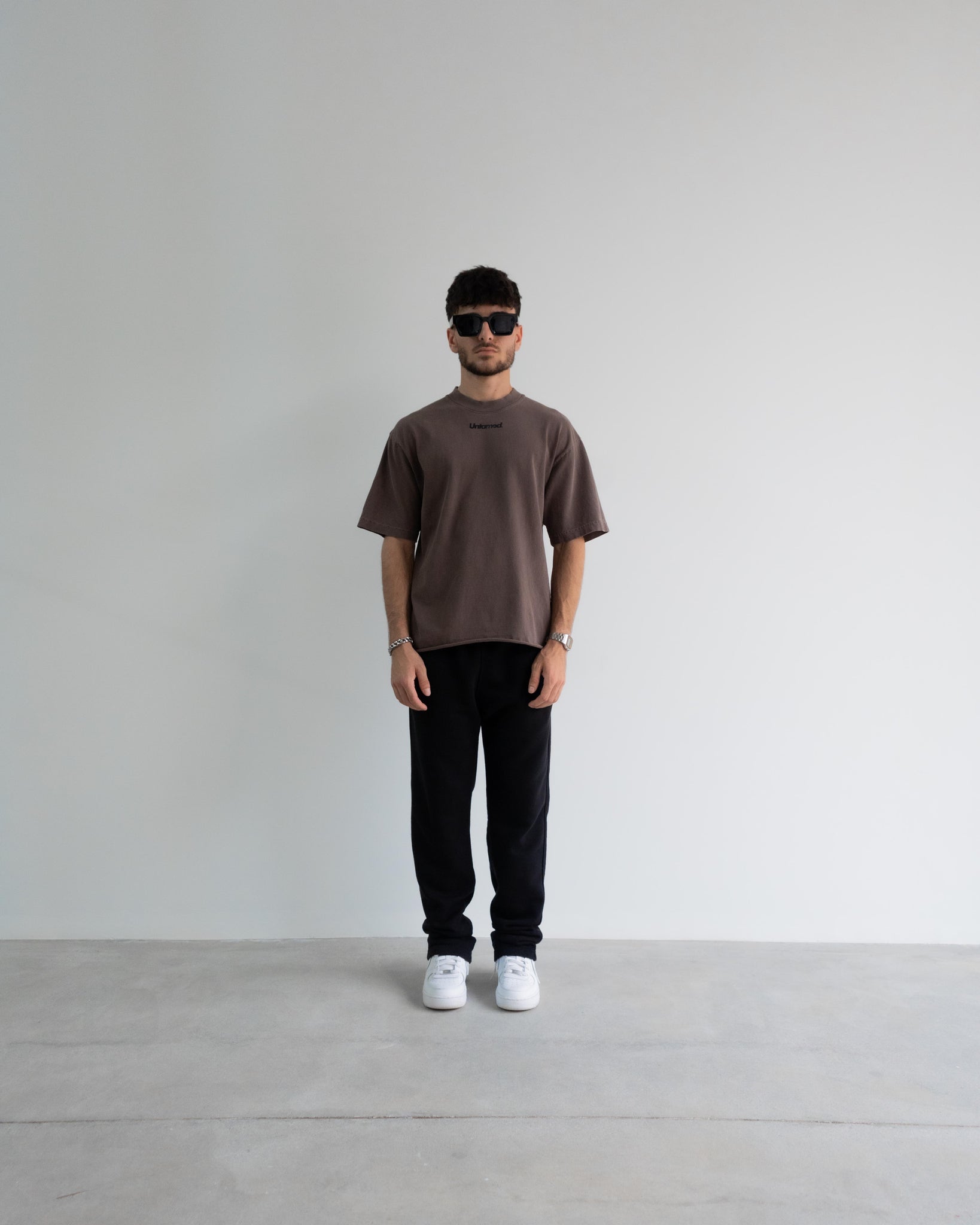 BROWN TEE