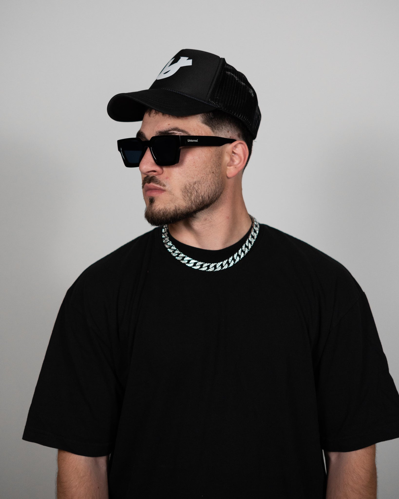 BLACK TRUCKER HAT