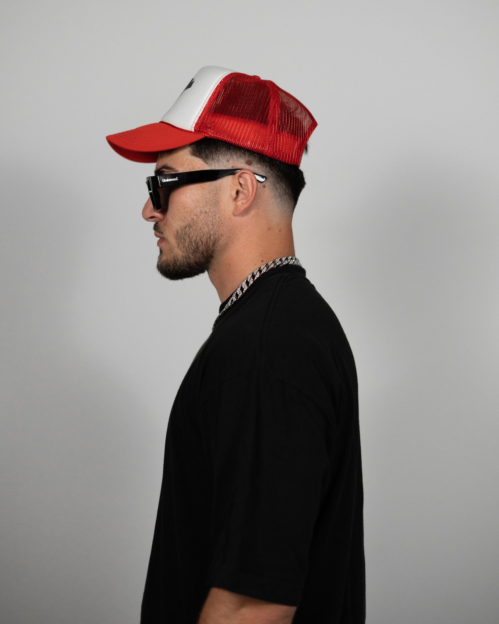 WHT/RED TRUCKER HAT