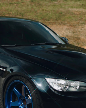UNTAMED BANNER BLACK